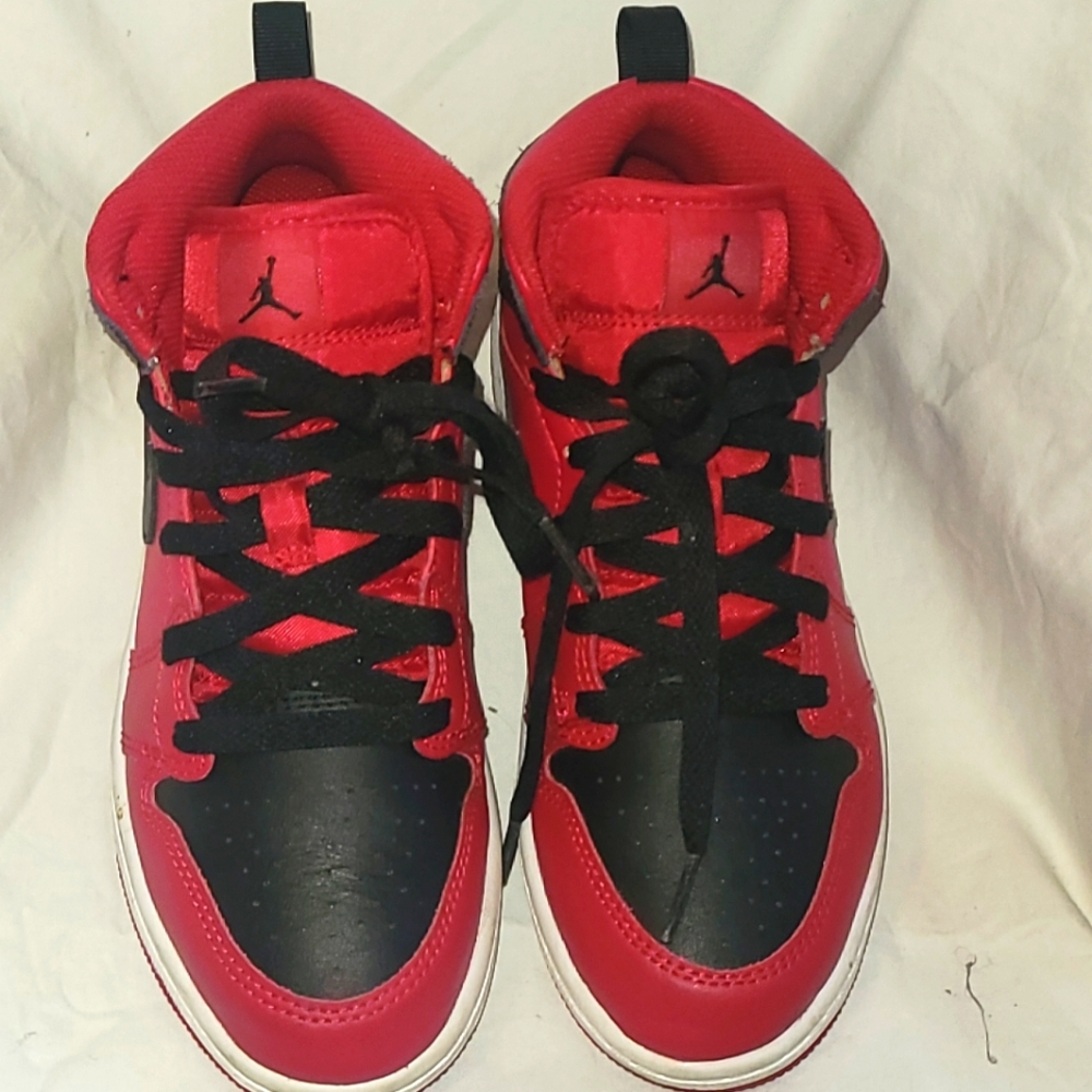 2y Nike Air Jordan  mid-top (used).